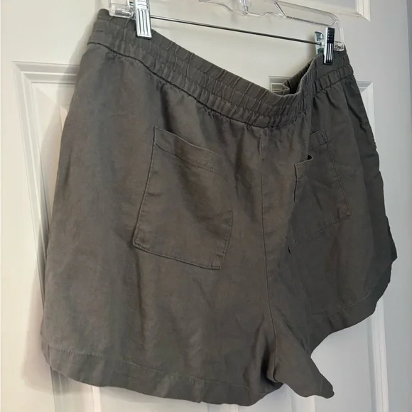 GAP Linen Blend Drawcord Waist Shorts in Dark Olive Green, Size L - Picture 4 of 10